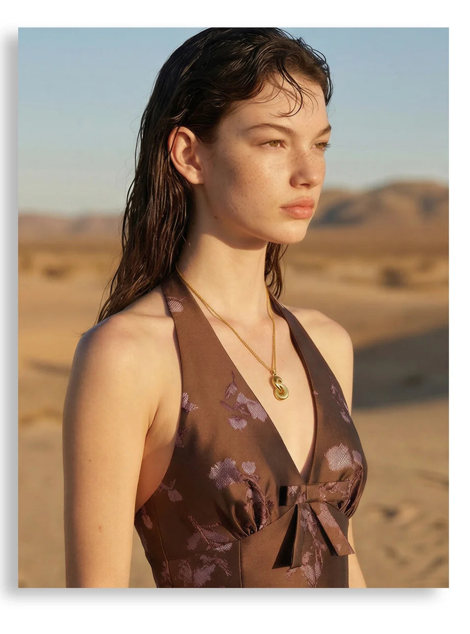 Geometric necklace in gold-plated stainless steel.
