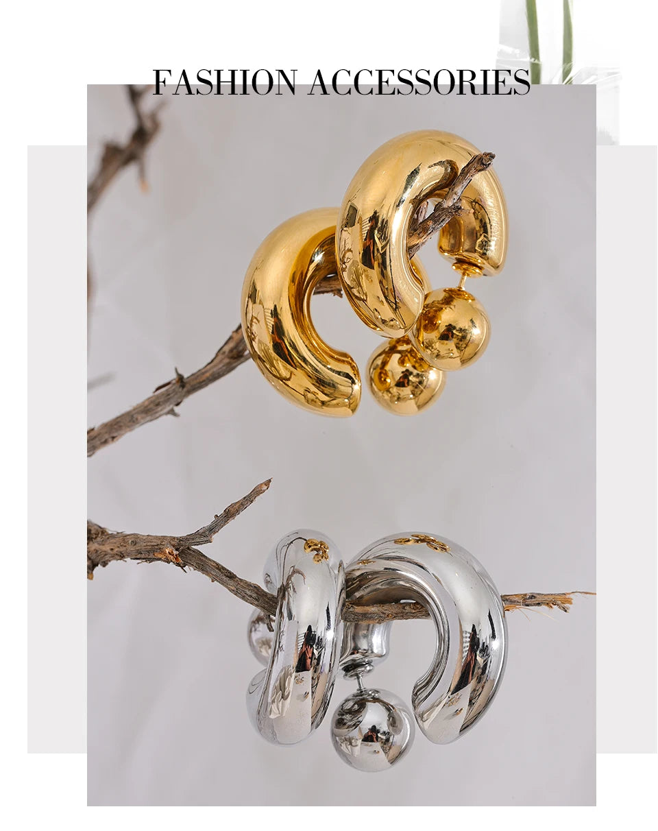 Geometric earrings in gold-plated stainless steel.