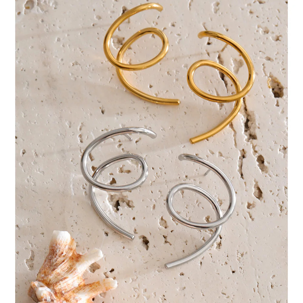 Geometric earrings in gold-plated stainless steel.