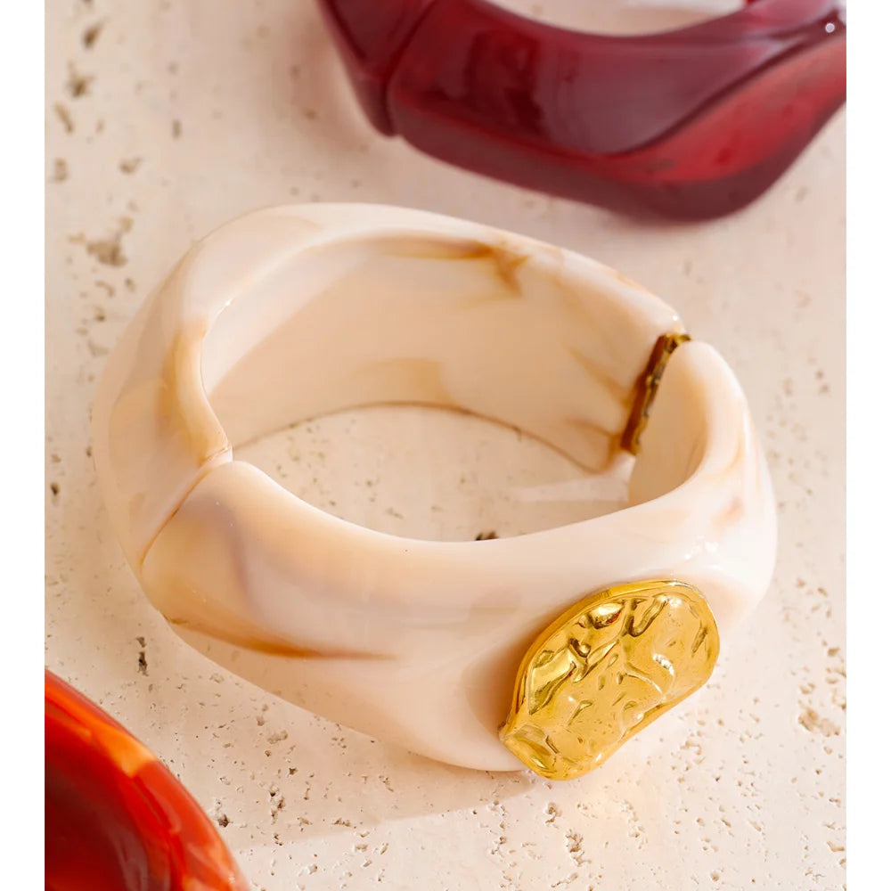 Resin multi-color geometric bracelet in gold-plated stainless steel with resin.