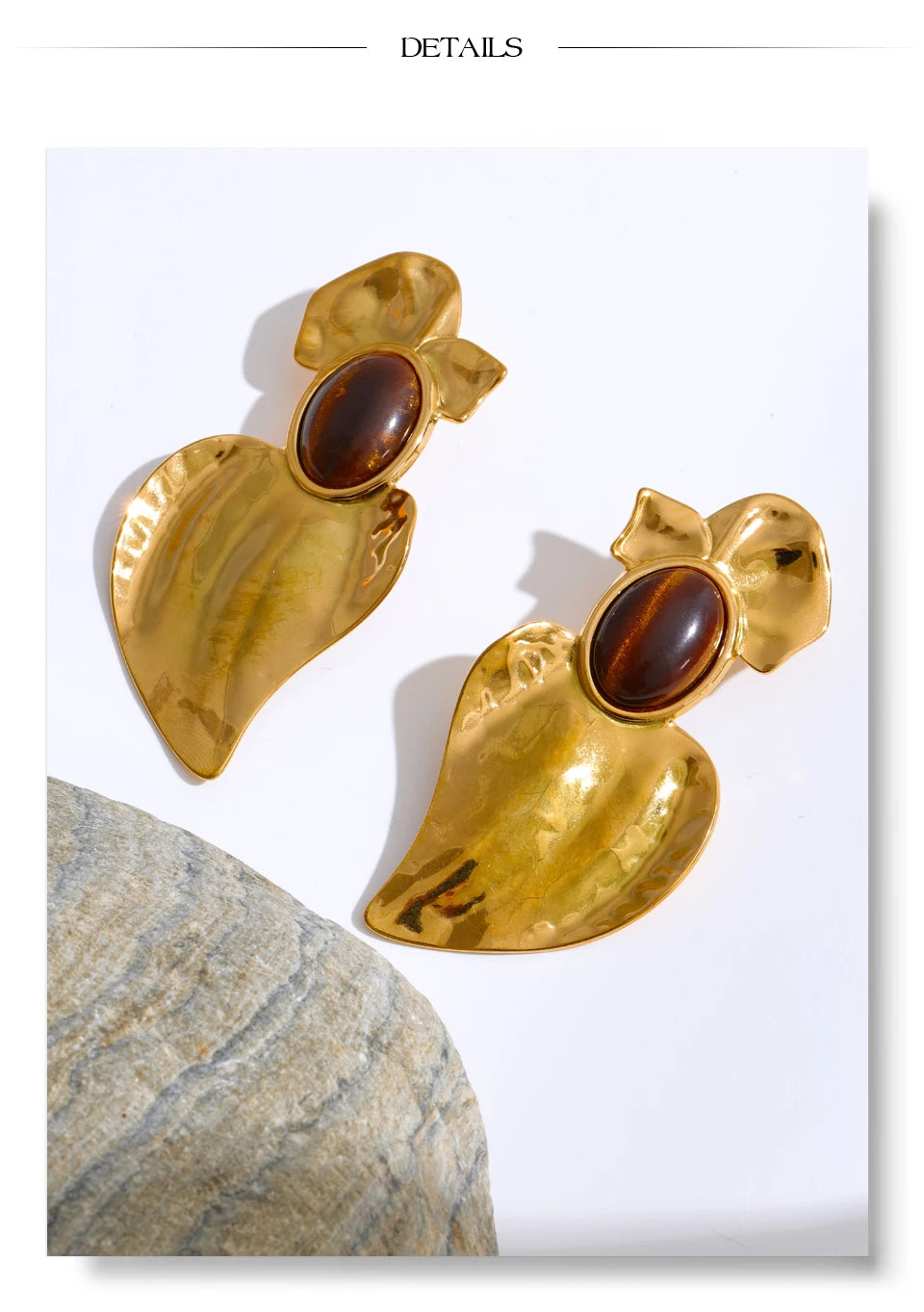 Natural stone heart geometric earrings in gold-plated stainless steel with natural stone.