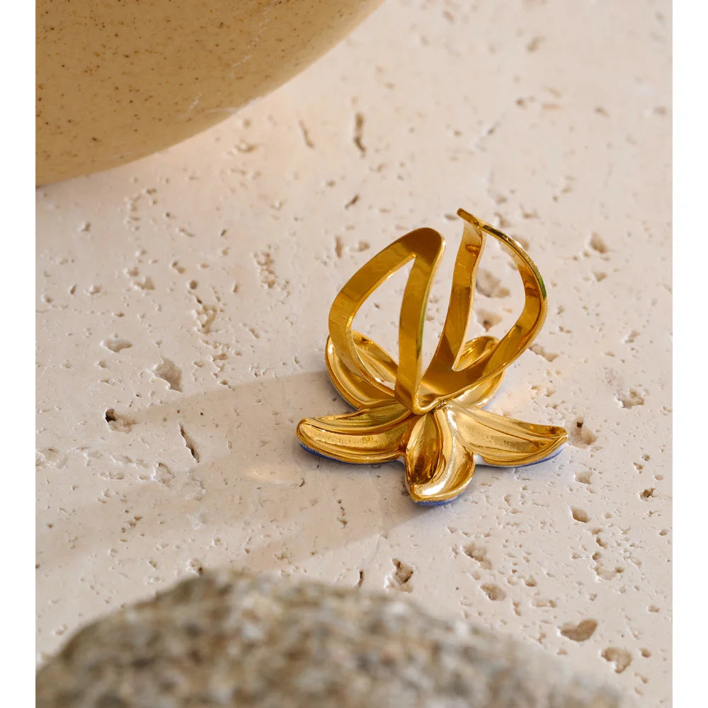 Enamel flower ring in 18K gold-plated stainless steel with enamel.