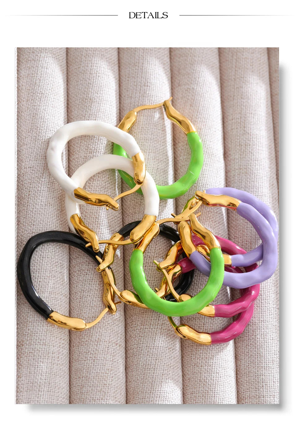 Multi-color y2k geometric earrings in gold-plated stainless steel.