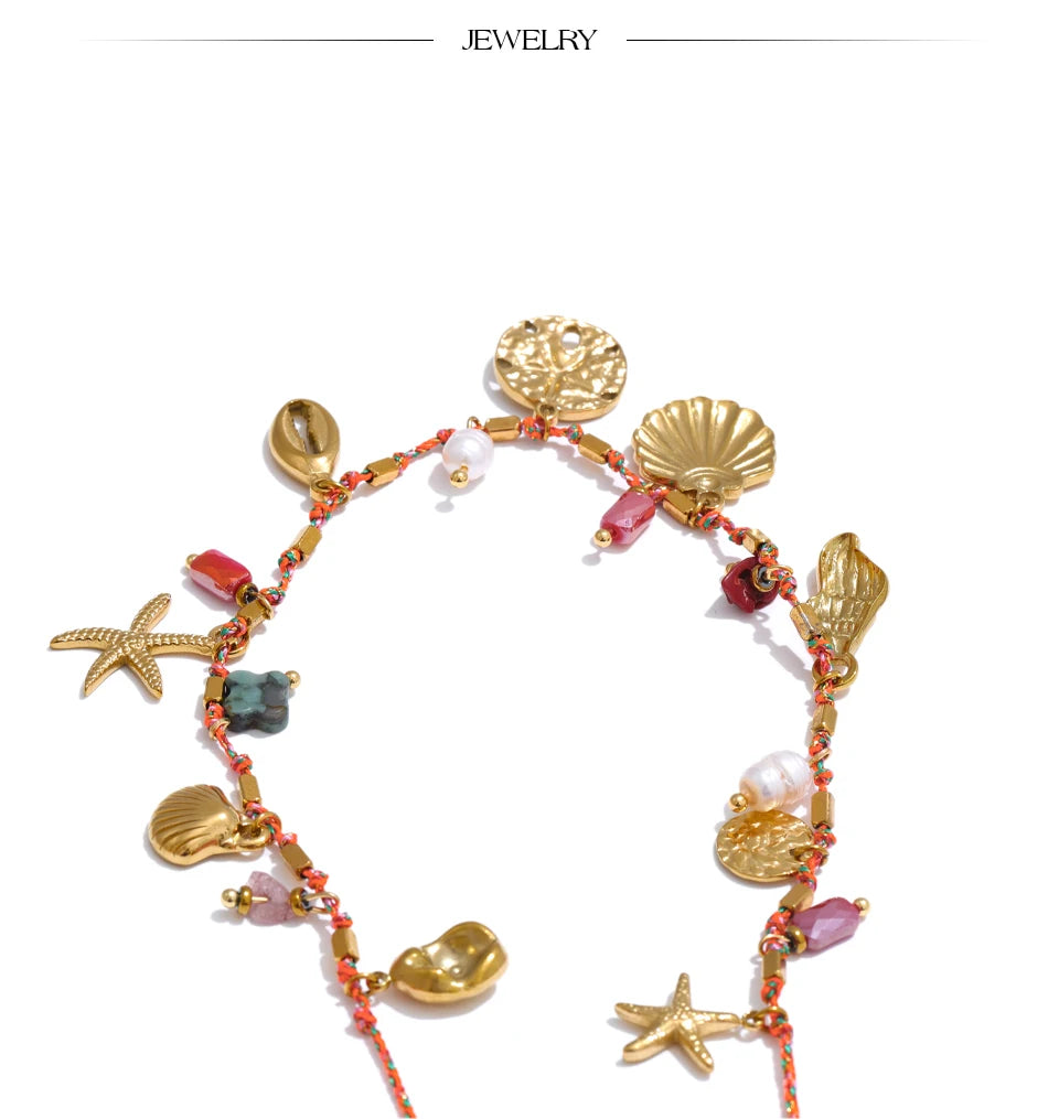 Shell natural stone star necklace in gold-plated stainless steel with natural stone and shell.