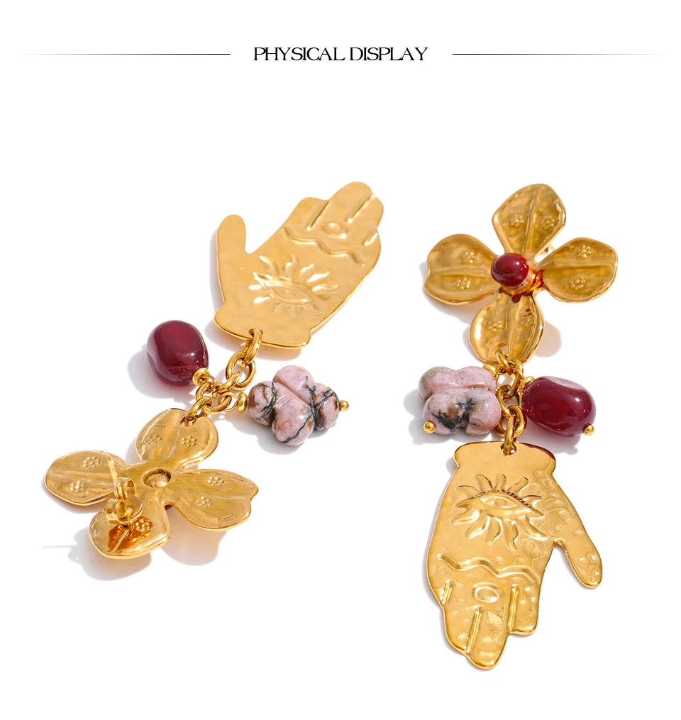 Flower earrings in gold-plated stainless steel.