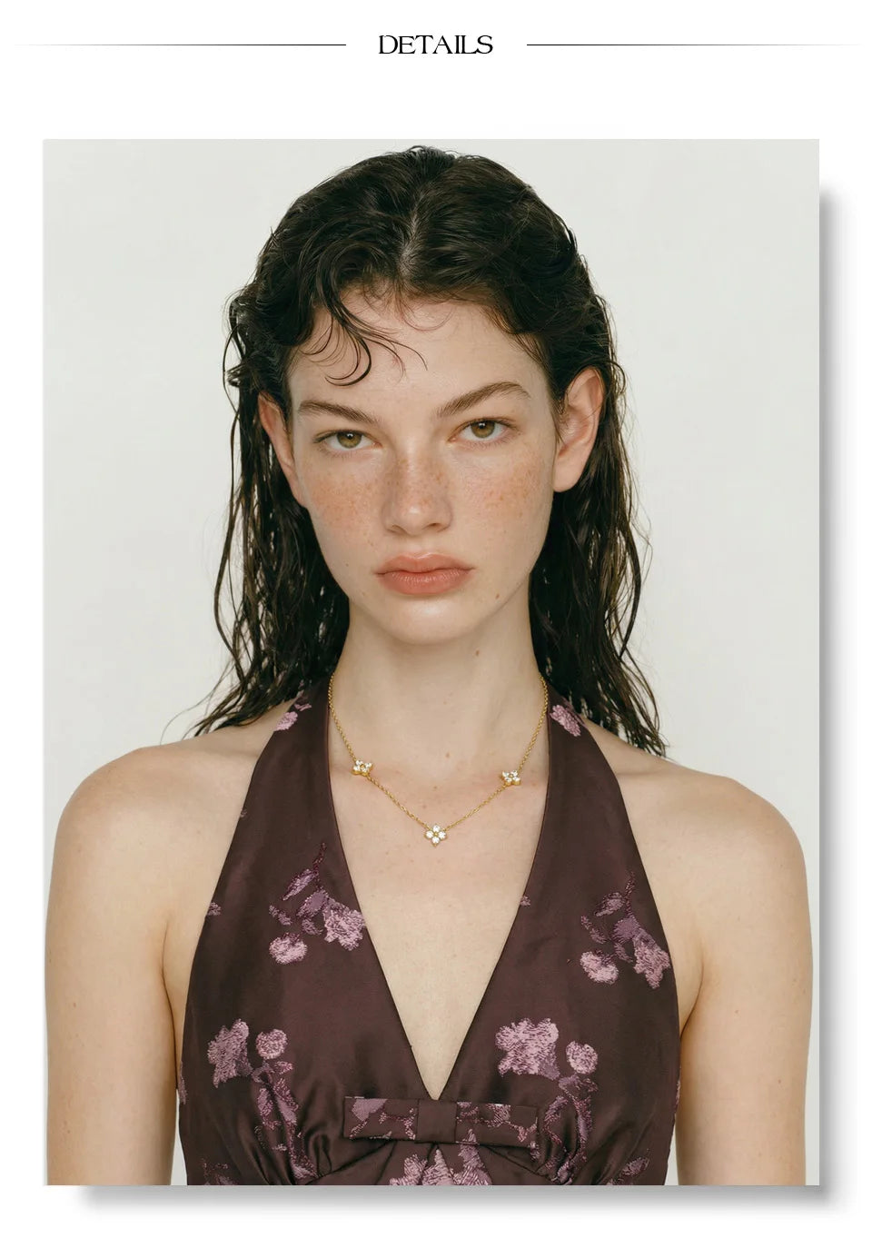Cubic zirconia flower chain necklace in gold-plated stainless steel with cubic zirconia.