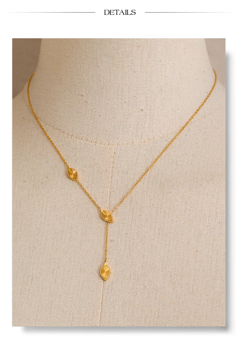 Chain necklace in gold-plated stainless steel.