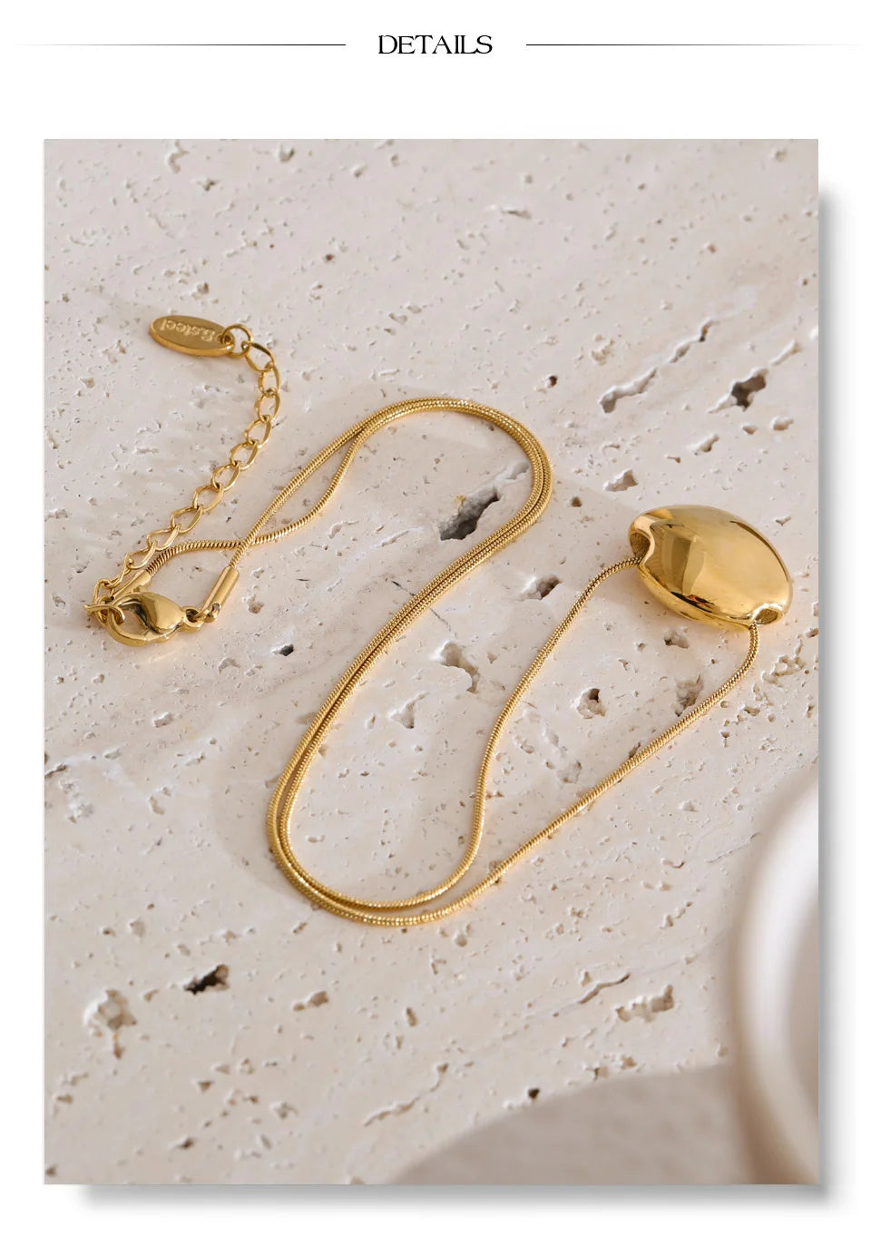 Geometric necklace in gold-plated stainless steel.