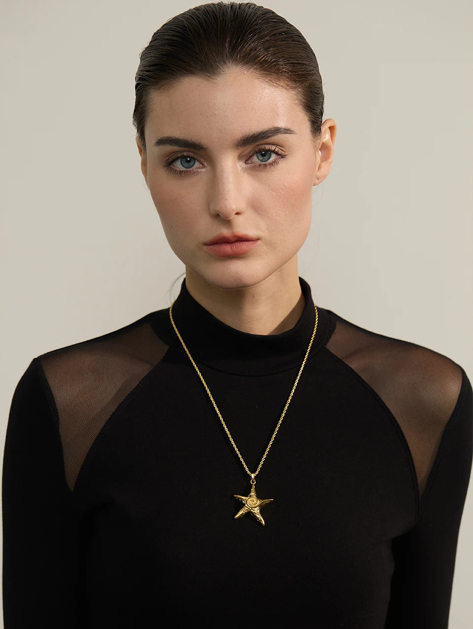 Star necklace in gold-plated 316L stainless steel.