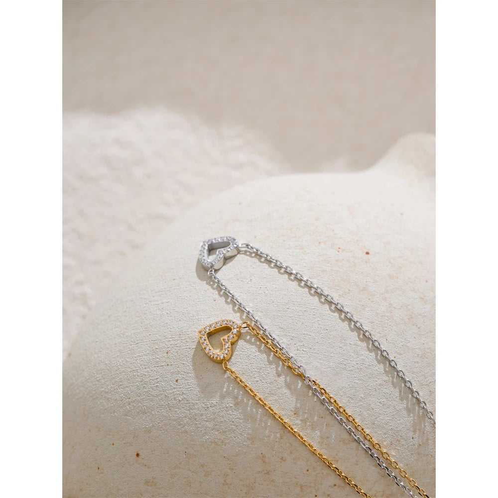 Cubic zirconia heart necklace in gold-plated stainless steel with cubic zirconia.