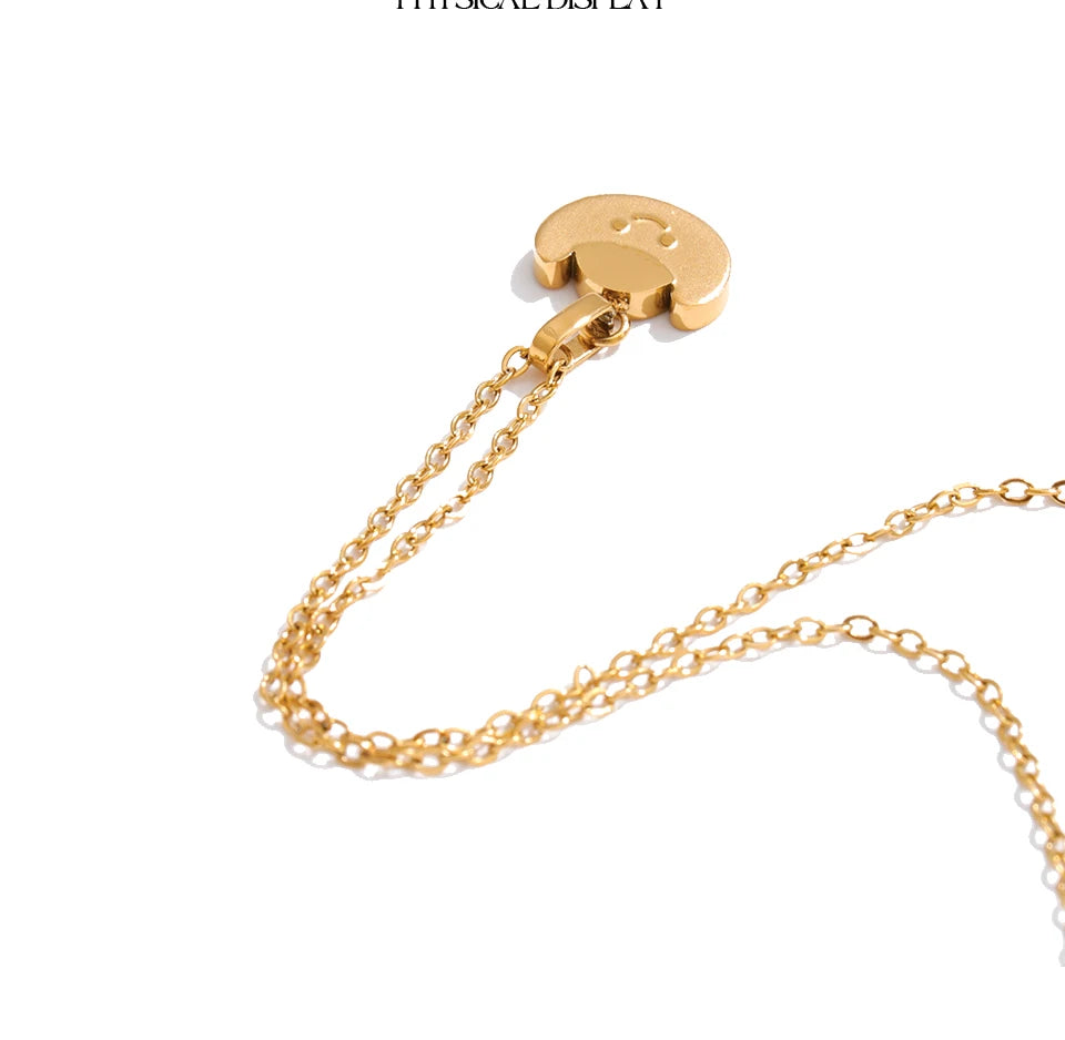 Geometric necklace in gold-plated stainless steel.