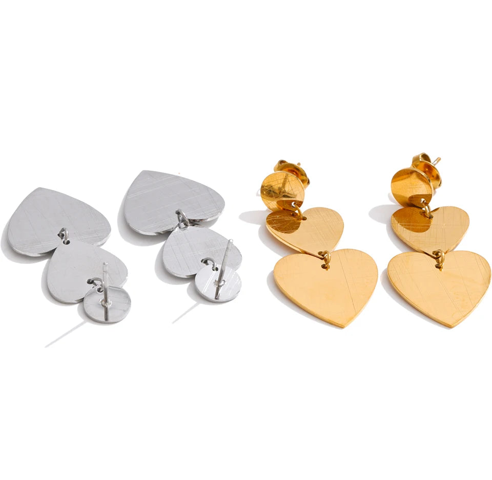 Heart earrings in gold-plated stainless steel.