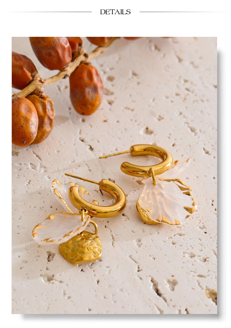 Resin flower geometric earrings in gold-plated stainless steel with resin.