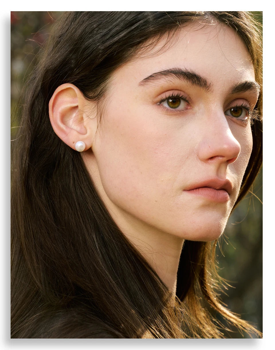 Freshwater pearl geometric earrings in gold-plated stainless steel with freshwater pearl.
