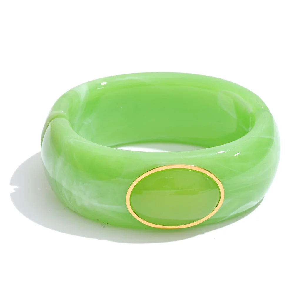 Resin acrylic geometric bracelet in gold-plated stainless steel with resin and acrylic.