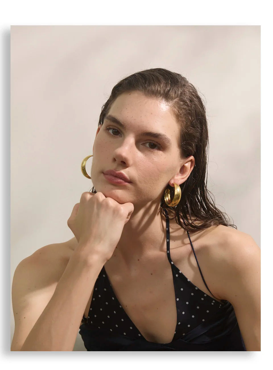 Geometric earrings in gold-plated stainless steel.