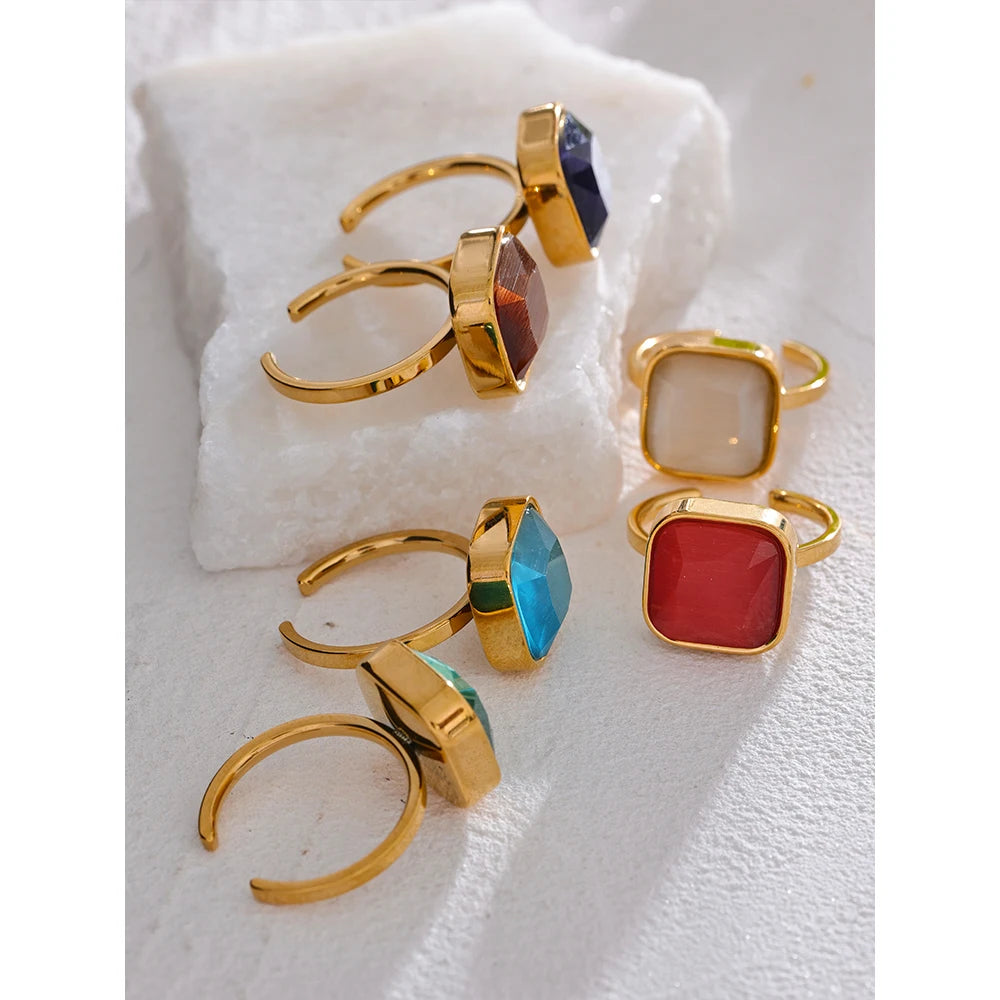 Natural stone multi-color geometric ring in 18K gold-plated stainless steel with natural stone.
