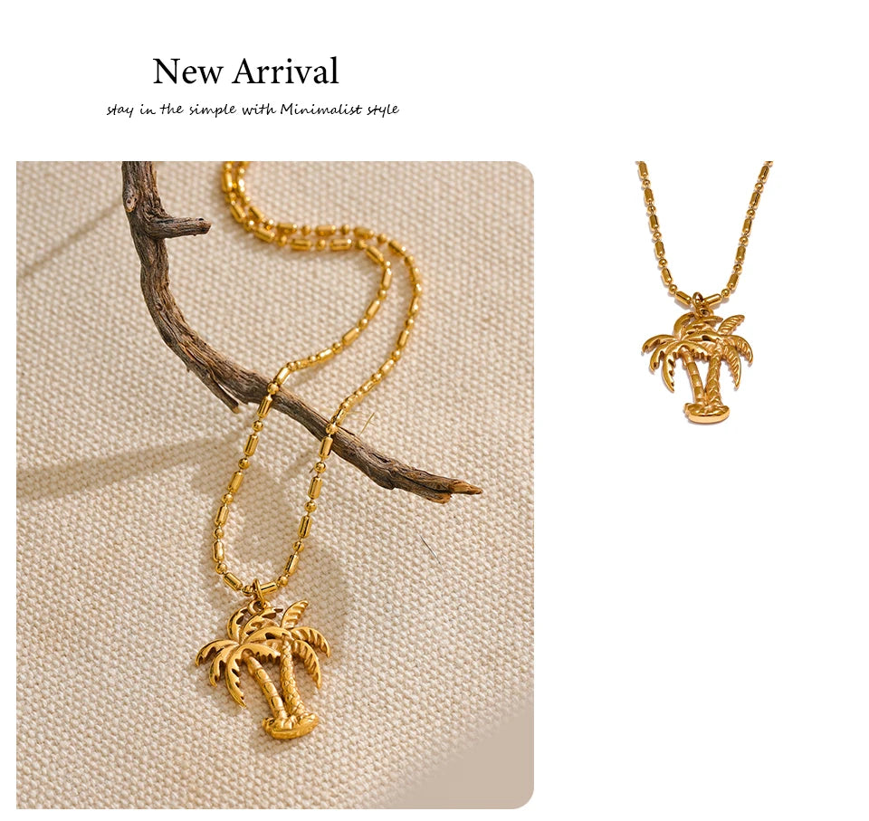 Geometric necklace in gold-plated stainless steel.