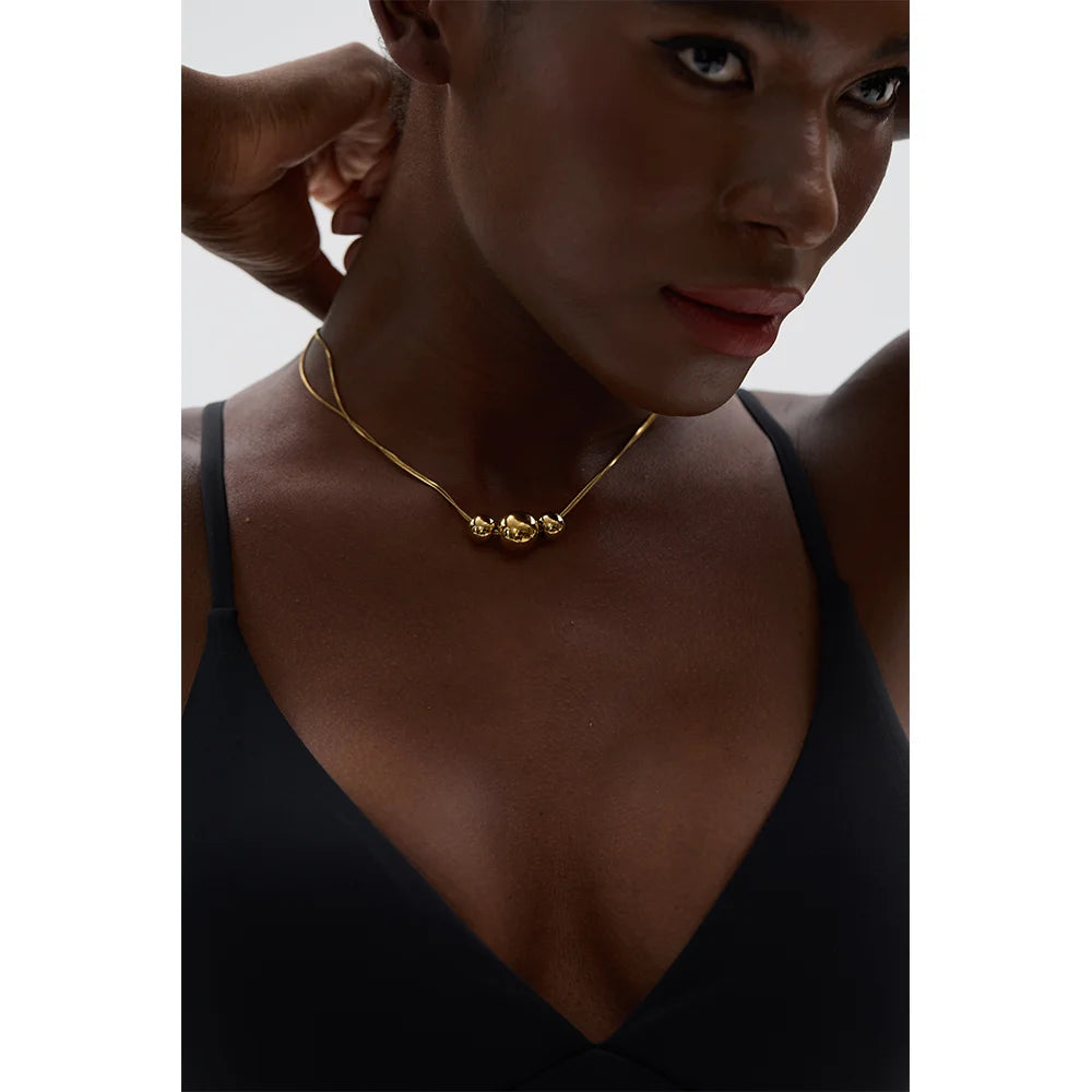 Beaded geometric chain necklace in gold-plated 316L stainless steel.
