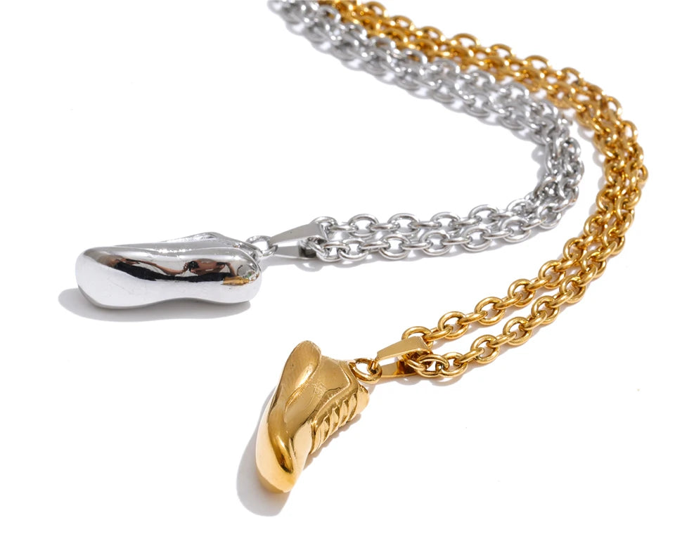 Geometric necklace in gold-plated stainless steel.