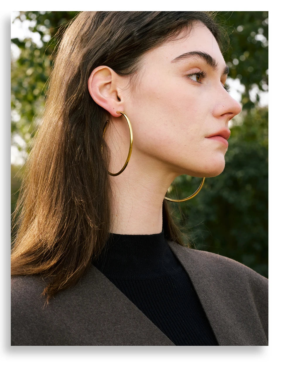 Minimalist geometric earrings in gold-plated stainless steel.