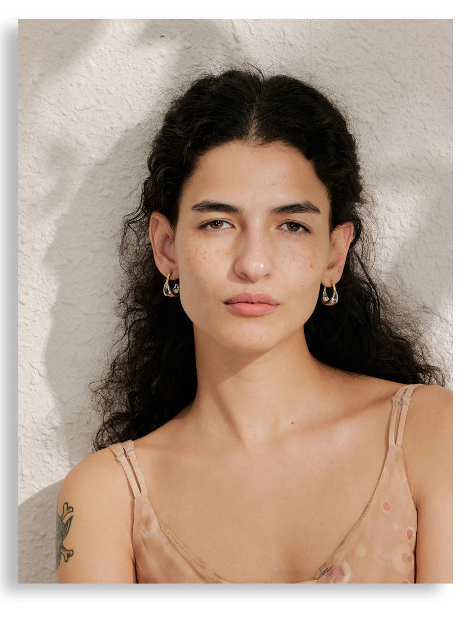 Geometric earrings in gold-plated stainless steel.