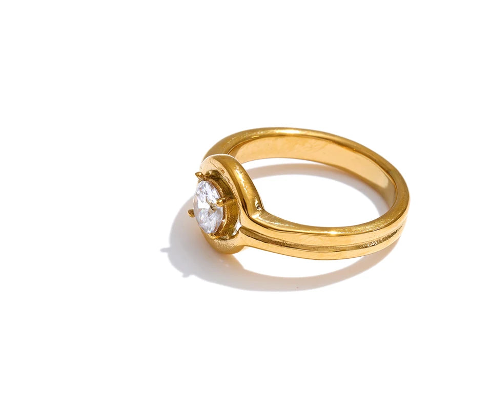 Cubic zirconia geometric ring in 18K gold-plated stainless steel with cubic zirconia.