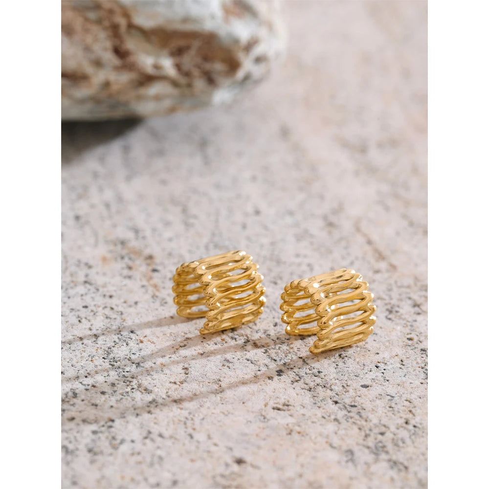 Geometric layered earrings in gold-plated stainless steel.