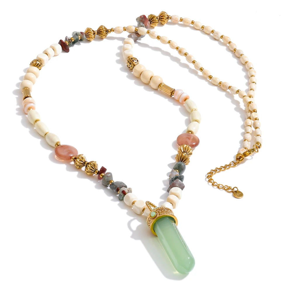 Resin acrylic natural stone necklace in gold-plated stainless steel with natural stone and resin.