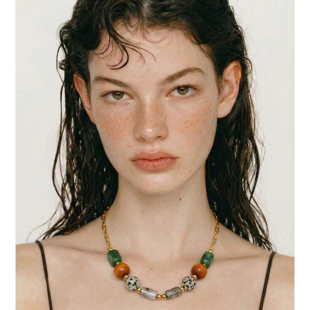 Resin natural stone beaded necklace in gold-plated stainless steel with natural stone and resin.