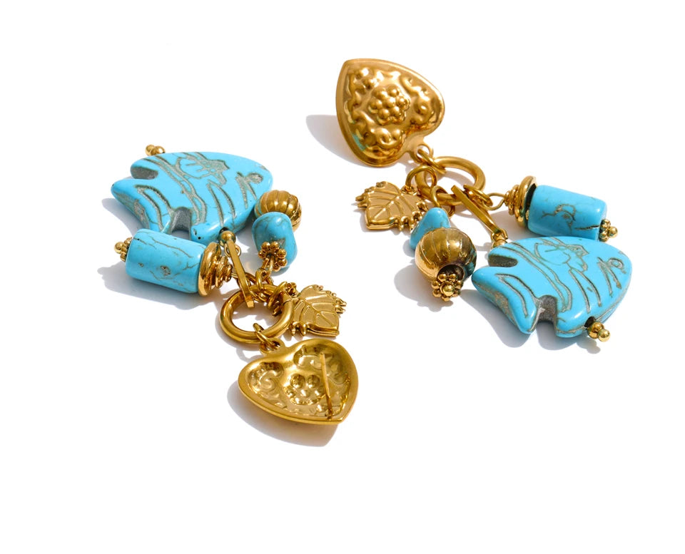 Blue natural stone geometric earrings in gold-plated stainless steel with natural stone.