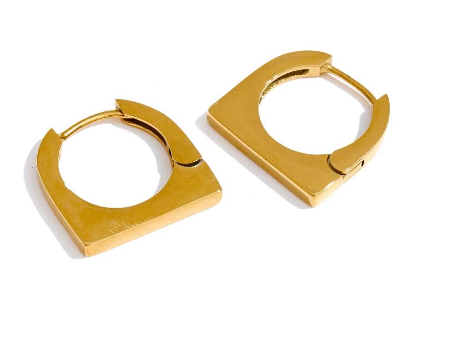Geometric earrings in gold-plated stainless steel.