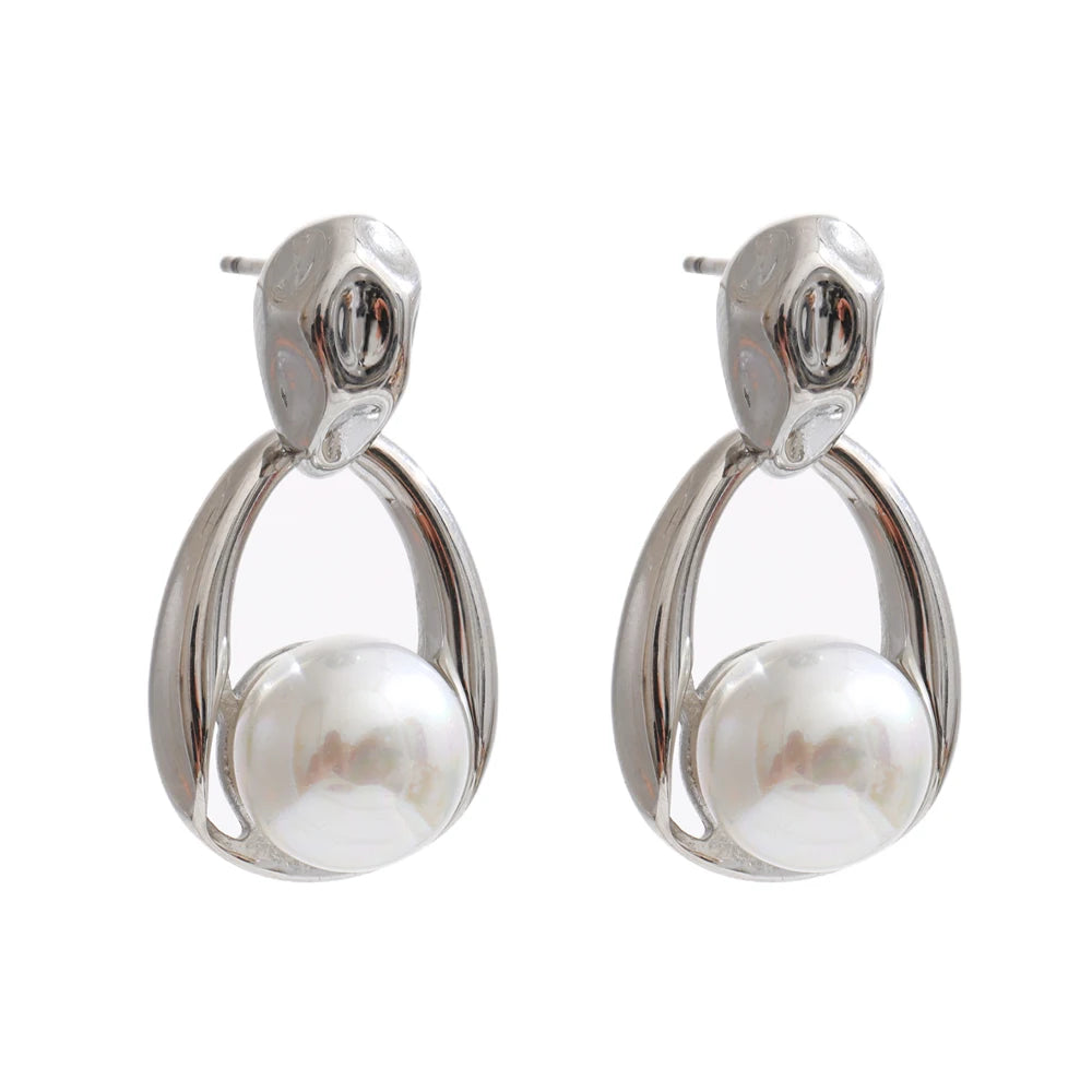 Pearl geometric earrings in gold-plated stainless steel with pearl.