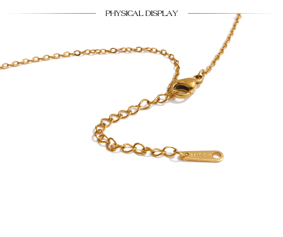 Shell moon geometric necklace in gold-plated stainless steel with shell.