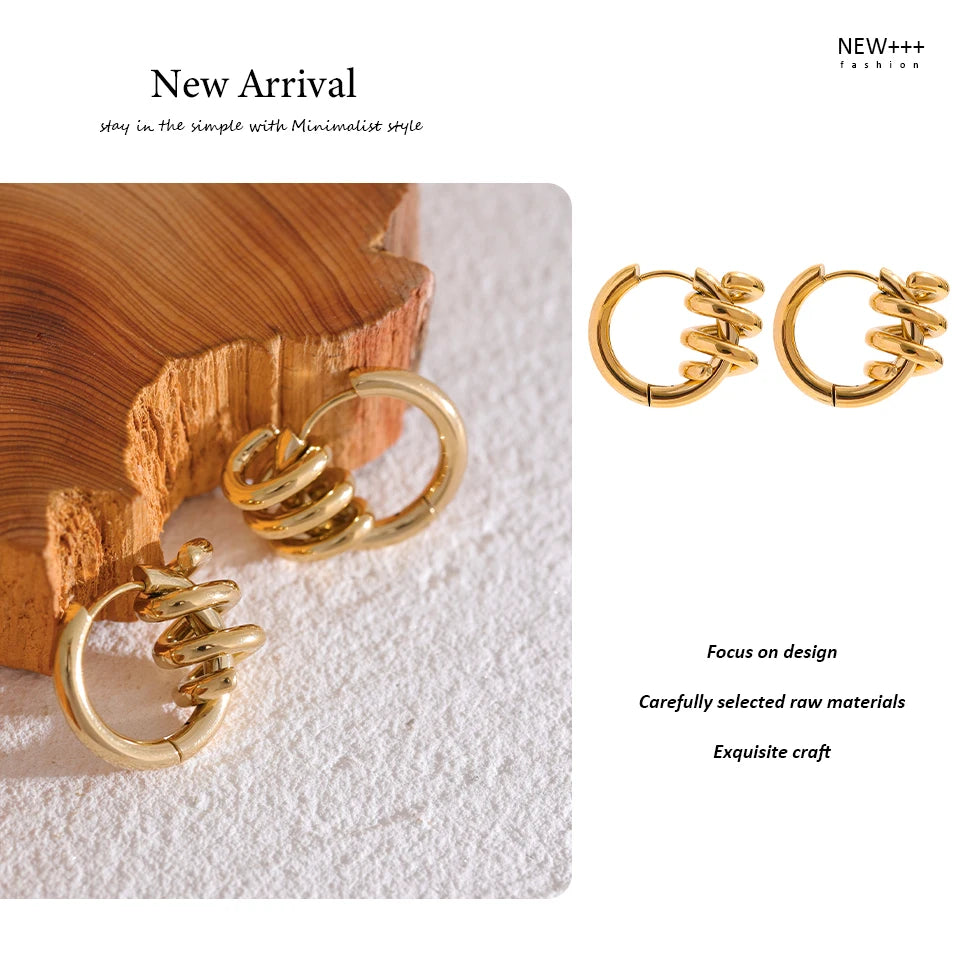 Geometric earrings in gold-plated stainless steel.