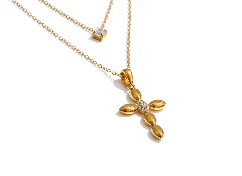 Cubic zirconia cross chain necklace in gold-plated stainless steel with cubic zirconia.