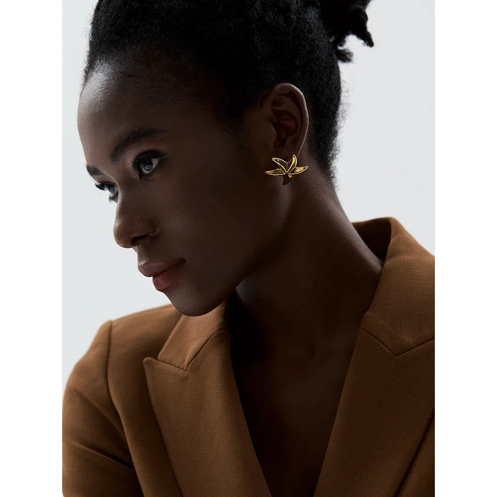 Star earrings in gold-plated 316L stainless steel.