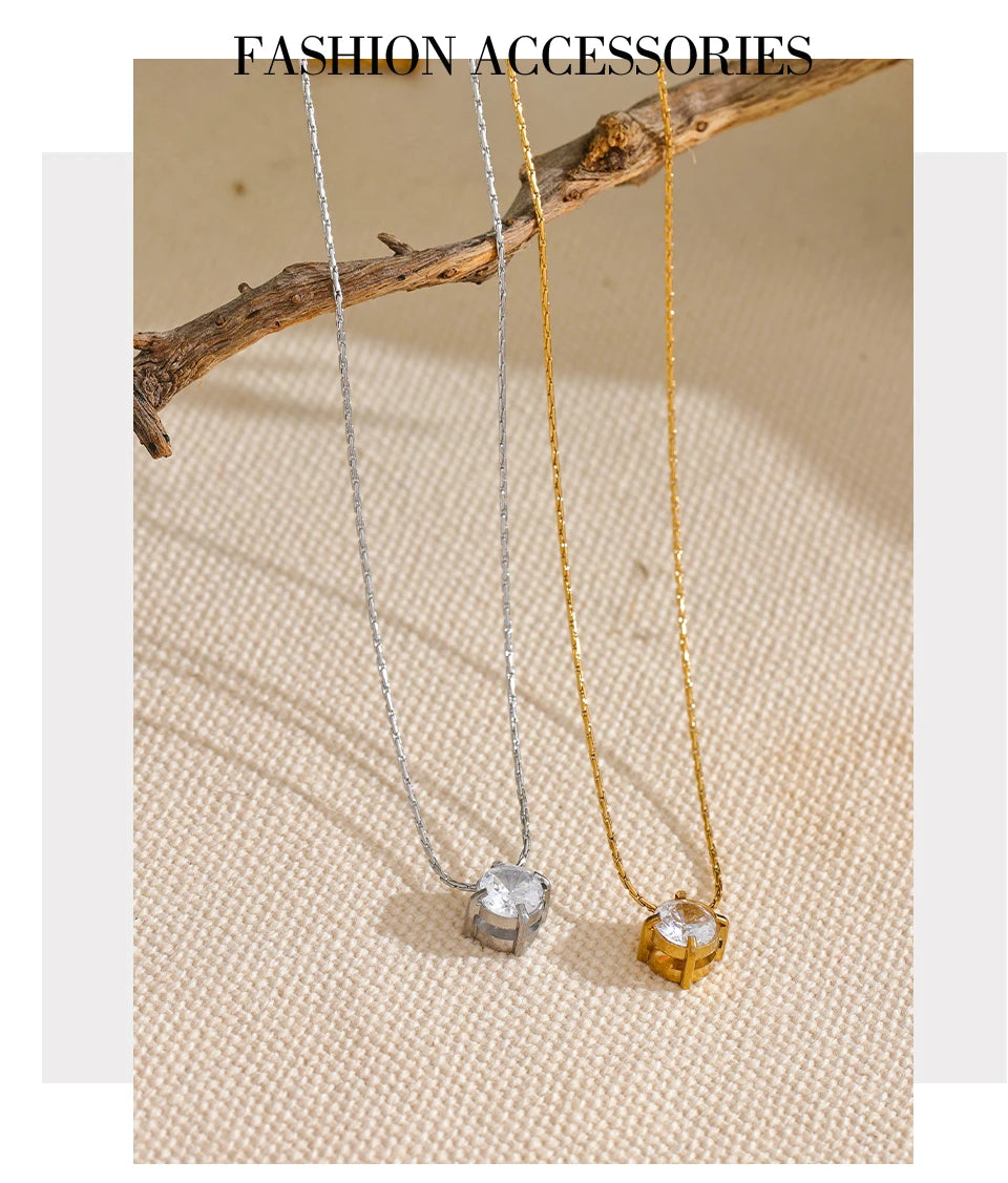 Cubic zirconia geometric necklace in gold-plated stainless steel with cubic zirconia.