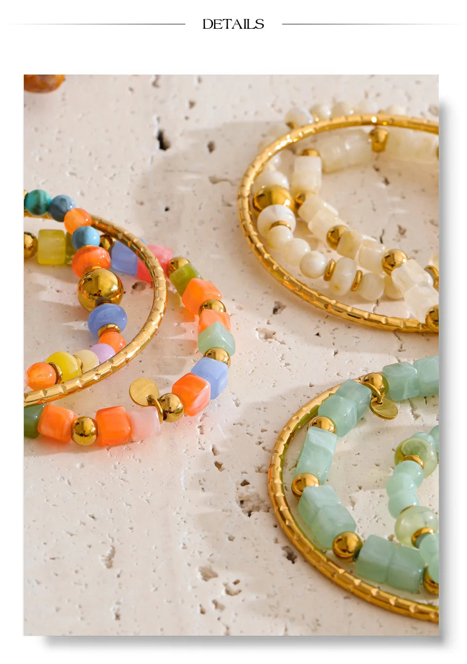 Resin acrylic beaded bracelet in gold-plated stainless steel with resin and acrylic.