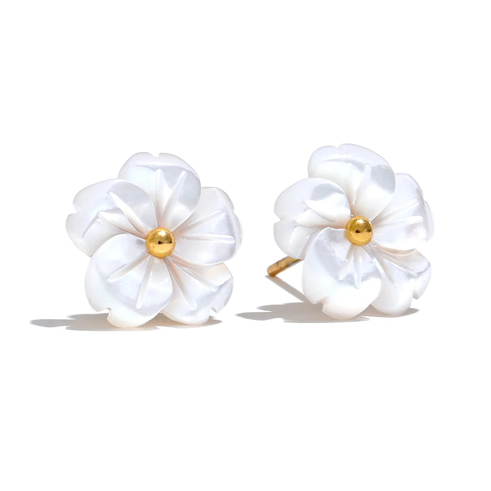 Shell flower earrings in gold-plated stainless steel with shell.