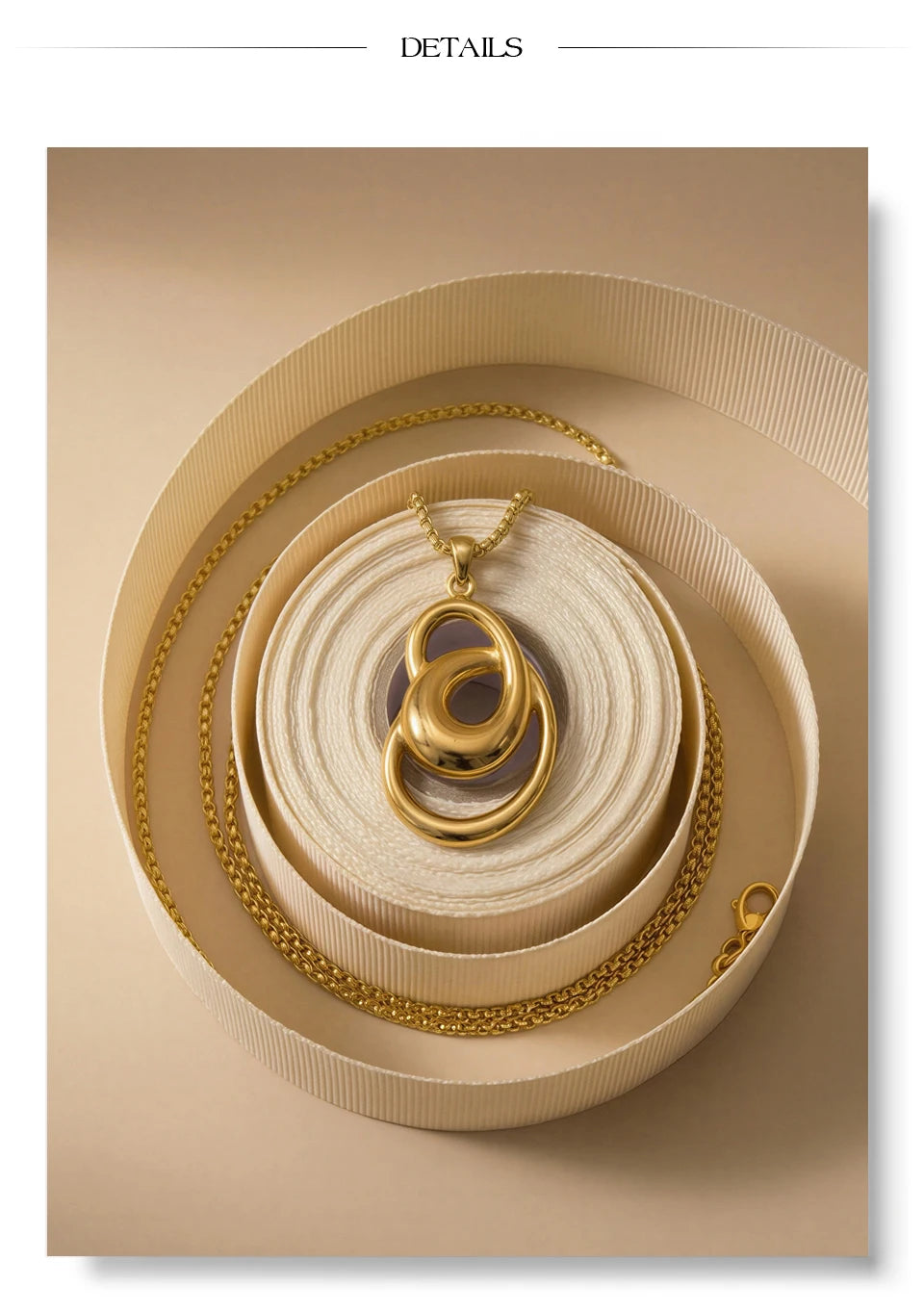 Geometric necklace in gold-plated stainless steel.