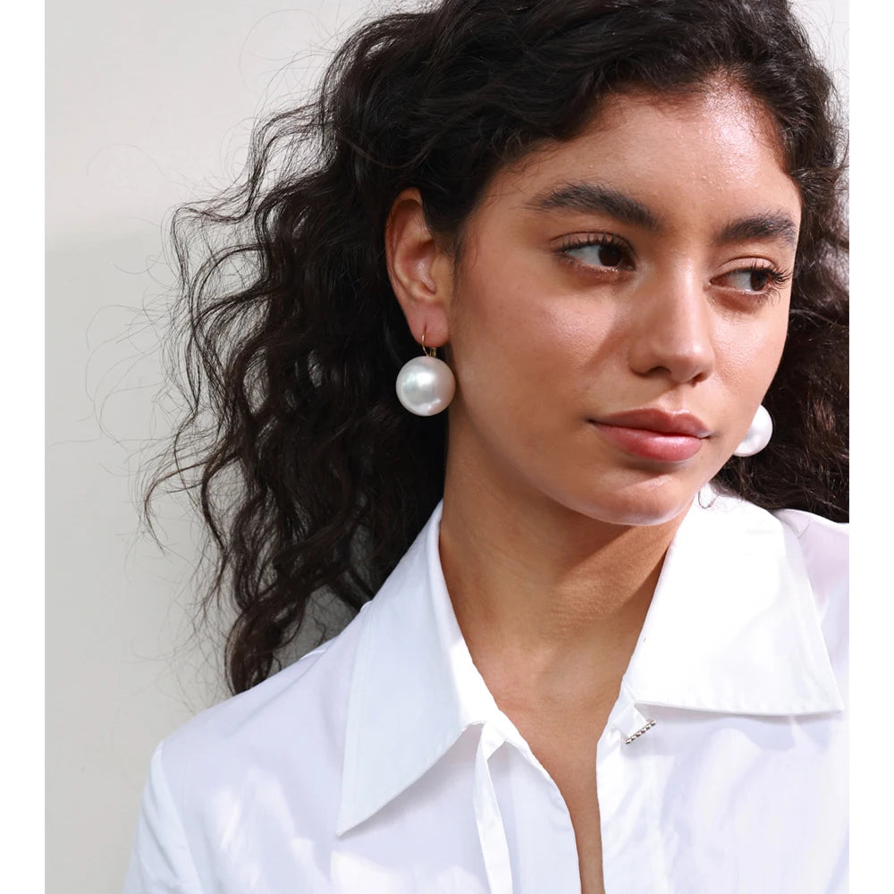 Pearl geometric earrings in gold-plated stainless steel with pearl.