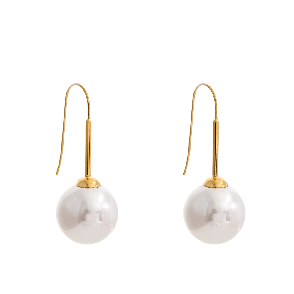 Pearl geometric earrings in gold-plated stainless steel with pearl.
