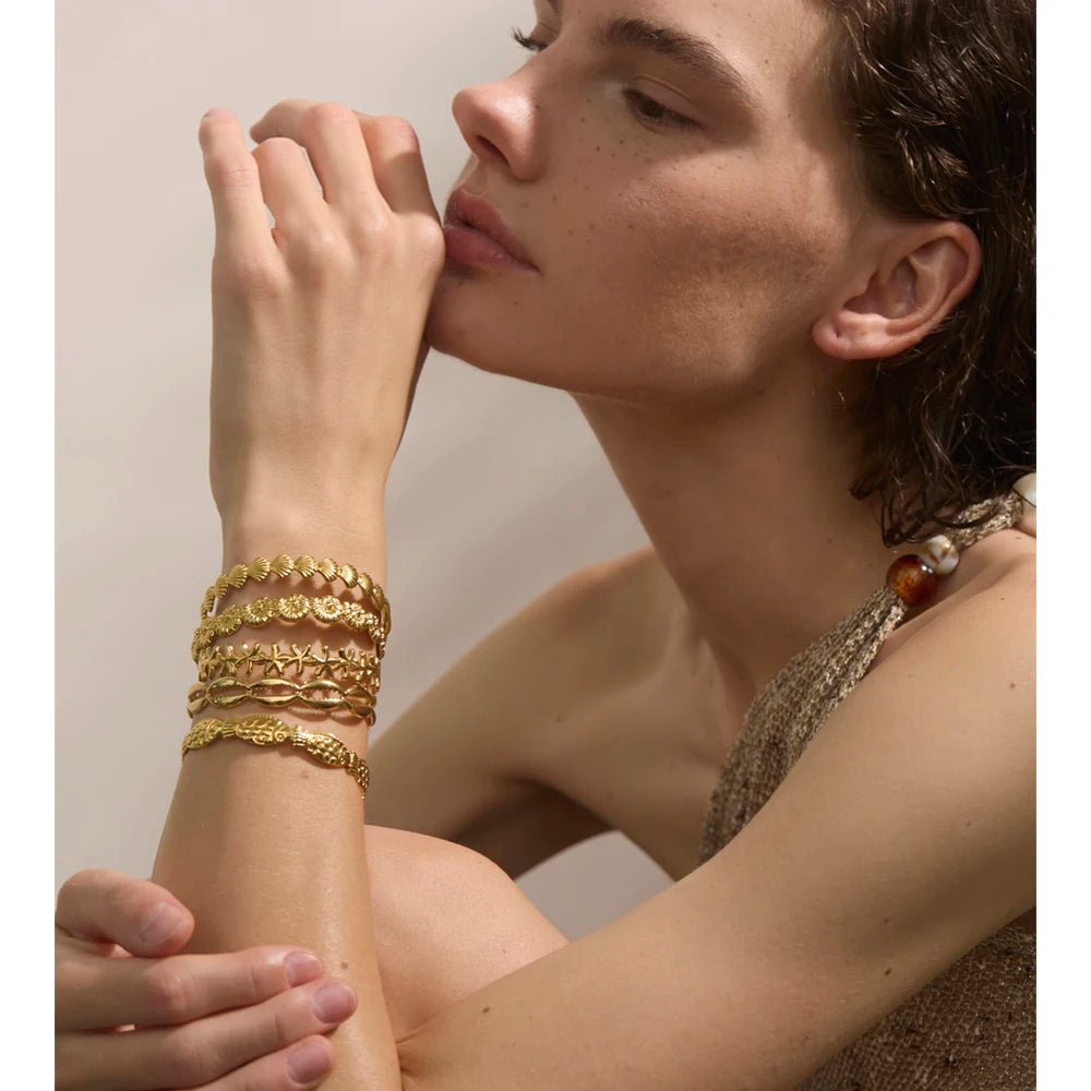Shell Star Geometric Bracelet — Gold-Plated Stainless Steel with Shell · PS2123