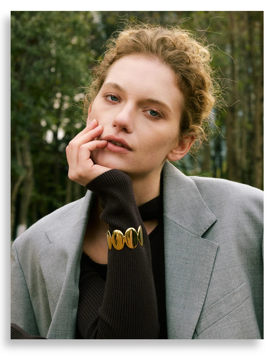 Geometric bracelet in gold-plated stainless steel.