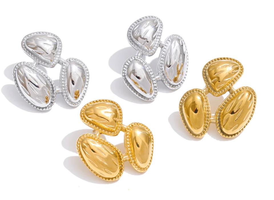 Geometric earrings in gold-plated stainless steel.