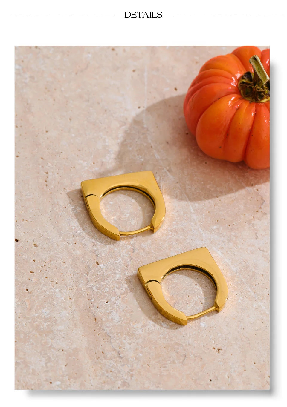 Geometric earrings in gold-plated stainless steel.