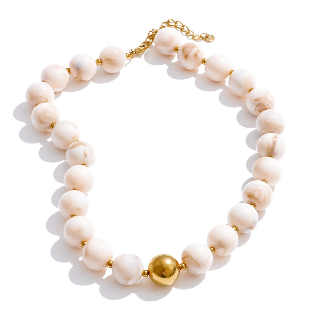 Resin beaded multi-color necklace in gold-plated stainless steel with resin.