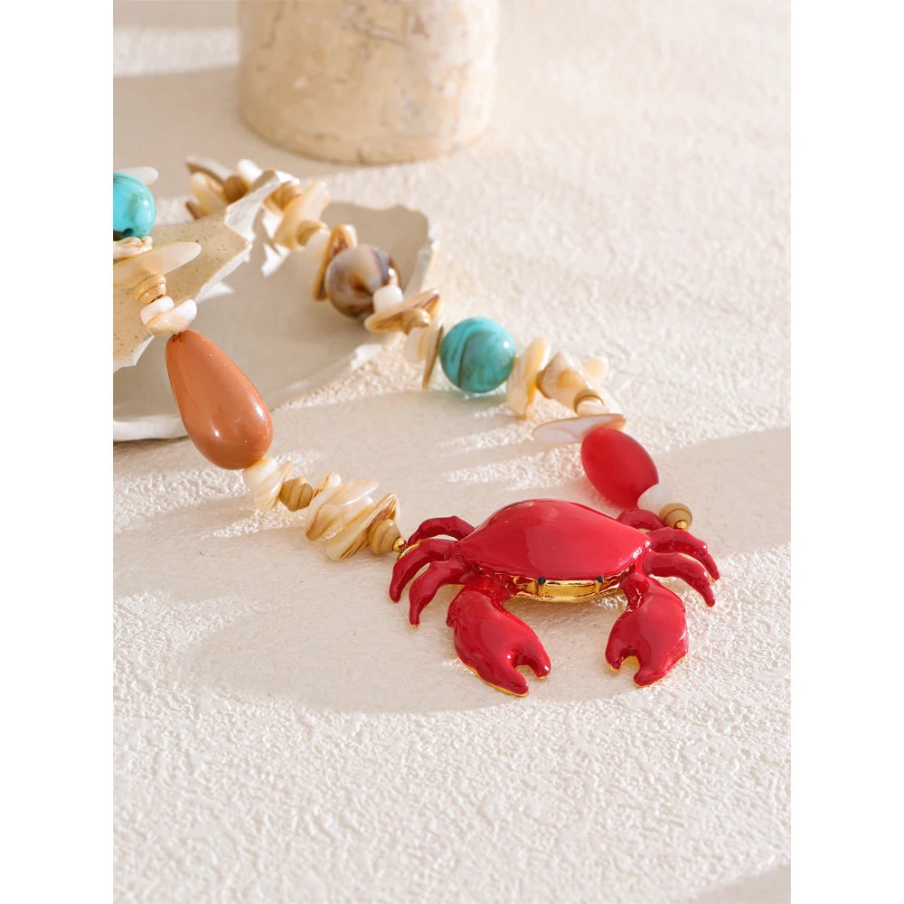 Red shell resin necklace in gold-plated stainless steel with natural stone and shell.