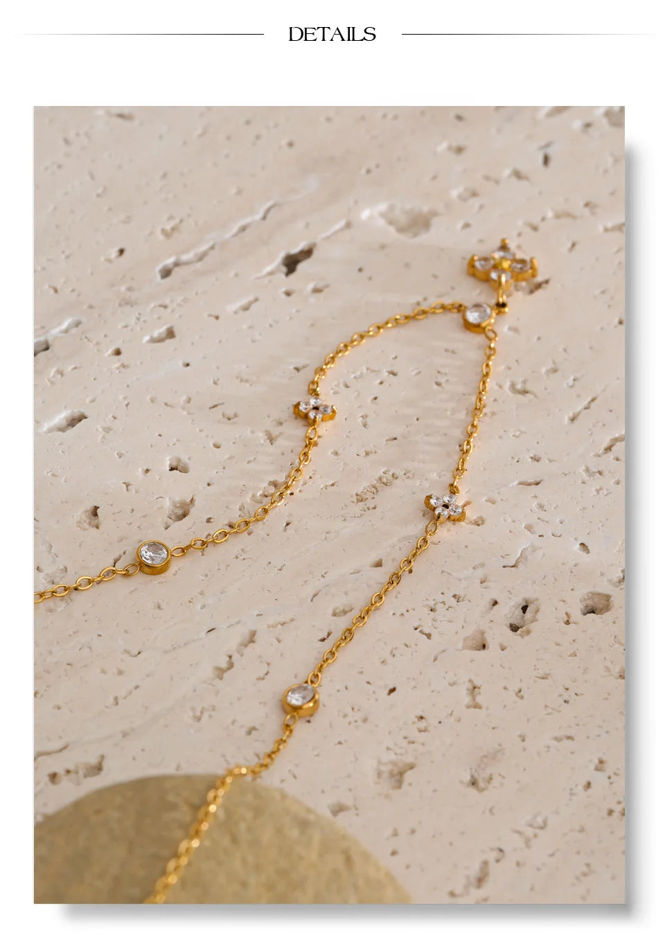 Cubic zirconia flower necklace in gold-plated stainless steel with cubic zirconia.